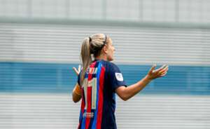 Alexia Putellas jugando con el Barça